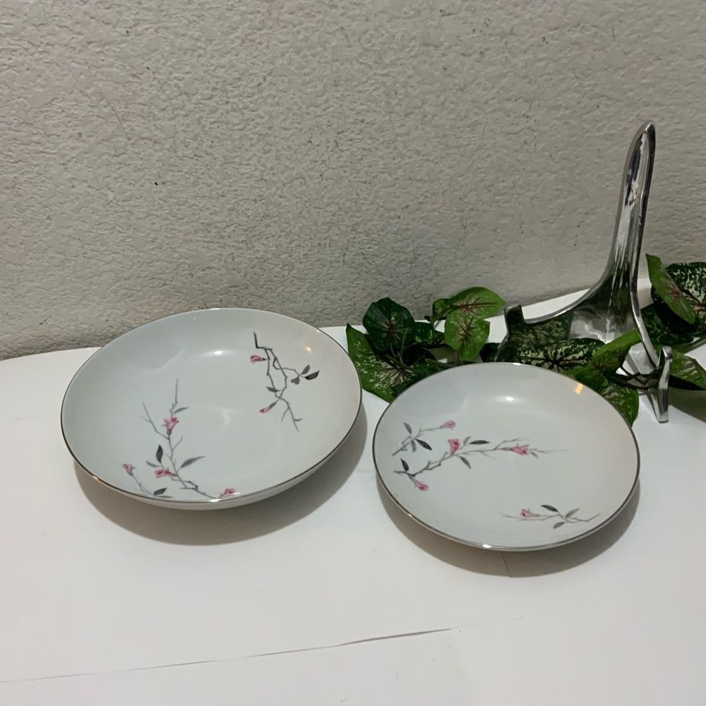 2 Cherry Blossom Fine China 1067 Japan 1 large Bowls 9 1/8"  1 salad bowl 7.5”G6